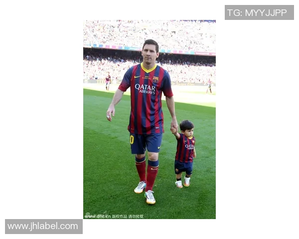 盘点那些从婴儿照到巨星舞台的足球传奇成长故事