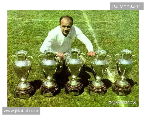 足球巨星珍藏室探秘:穿越绿茵岁月的荣耀与梦想 足球巨星珍藏室探秘:穿越绿茵岁月的荣耀与梦想