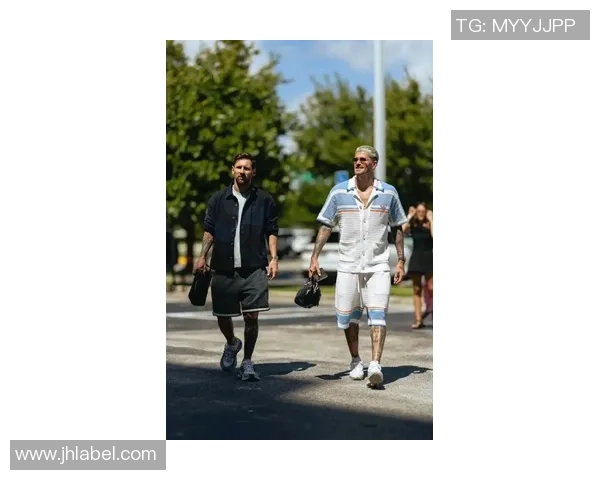 足球球星的土味穿搭时尚解读:从C罗到梅西的奇特造型大盘点 足球球星的土味穿搭时尚解读:从C罗到梅西的奇特造型大盘点