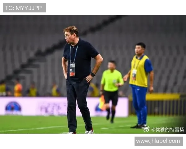 足球球星酒后宿醉引发训练低迷状态引起球迷热议关注