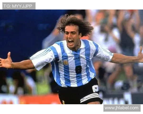 巴蒂斯图塔:足球场上的无冕之王,帅气与实力并存的传奇球星 巴蒂斯图塔:足球场上的无冕之王,帅气与实力并存的传奇球星