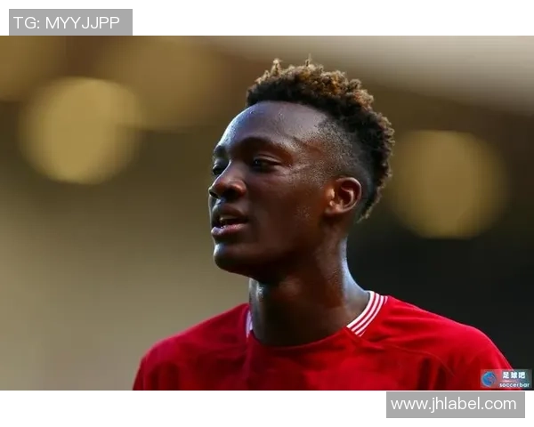 海南足球球星崛起之路：从地方小将到中国足坛新星的成长轨迹