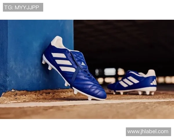 蓝色足球鞋成为球星新宠 揭秘其背后设计理念与技术优势 蓝色足球鞋成为球星新宠 揭秘其背后设计理念与技术优势